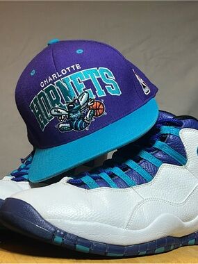Air Jordan 10 Charlotte size 9.5 + Mitchell & Ness Charlotte Hornets Snapback
